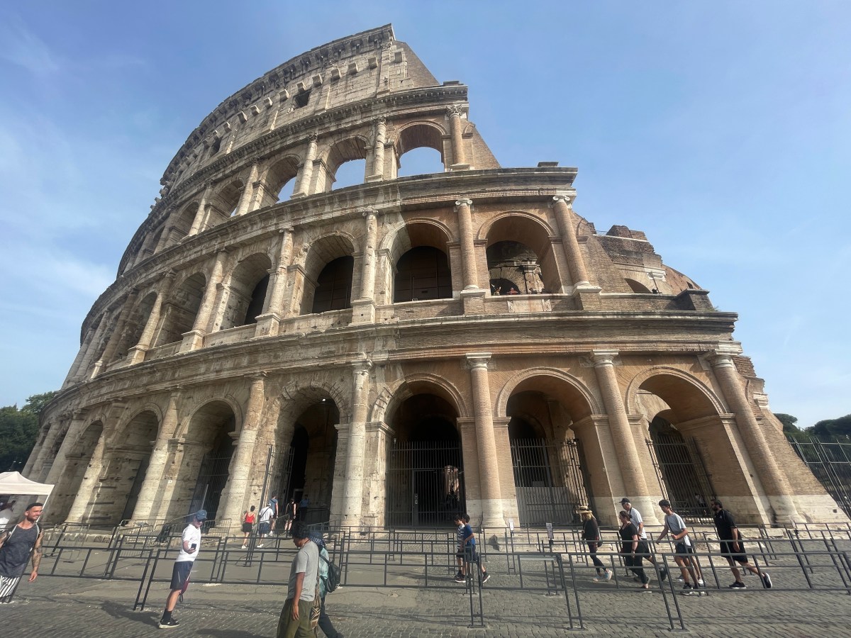 Colosseum: Rome’s Iconic Arena – History, Facts & Tips!